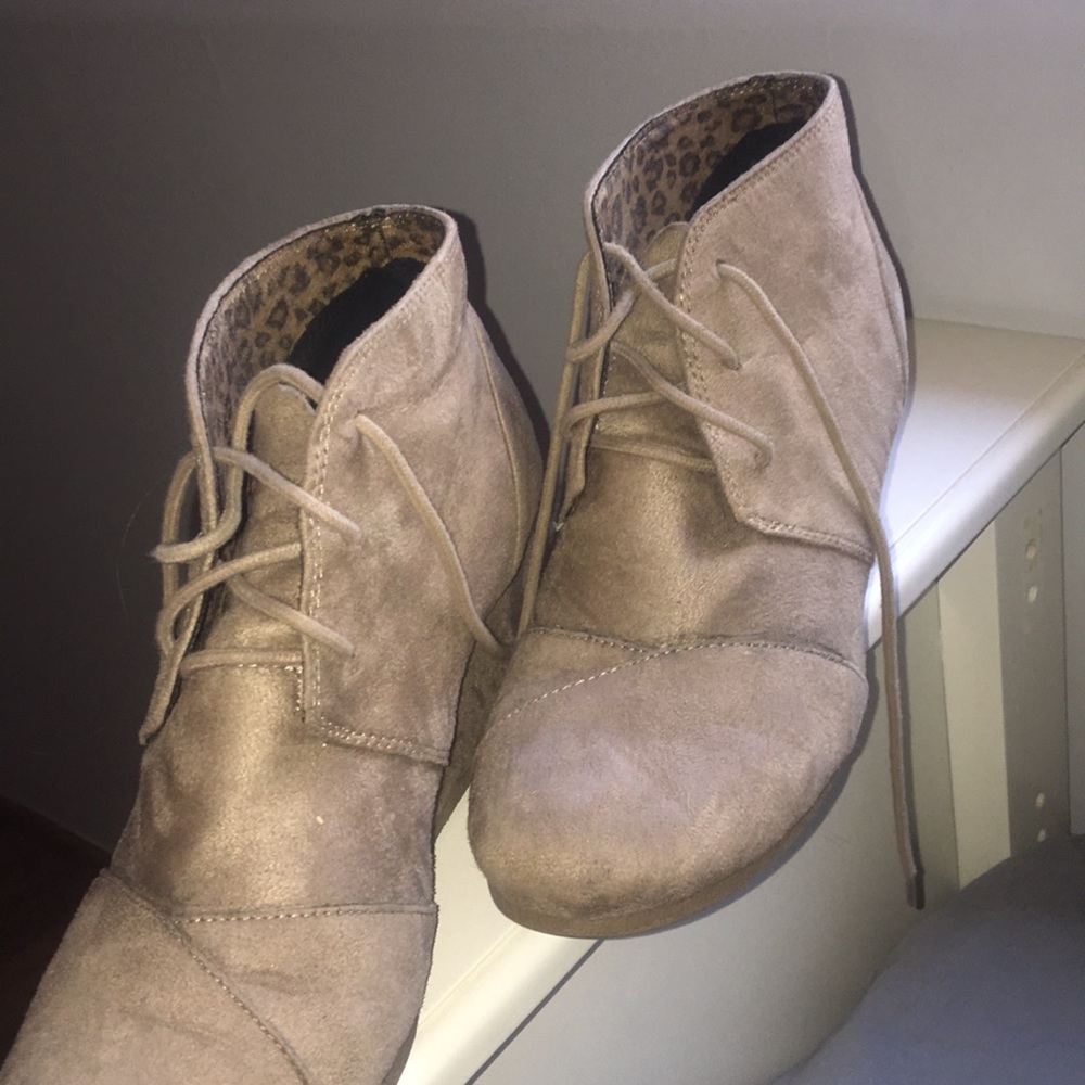 Wedge boots
